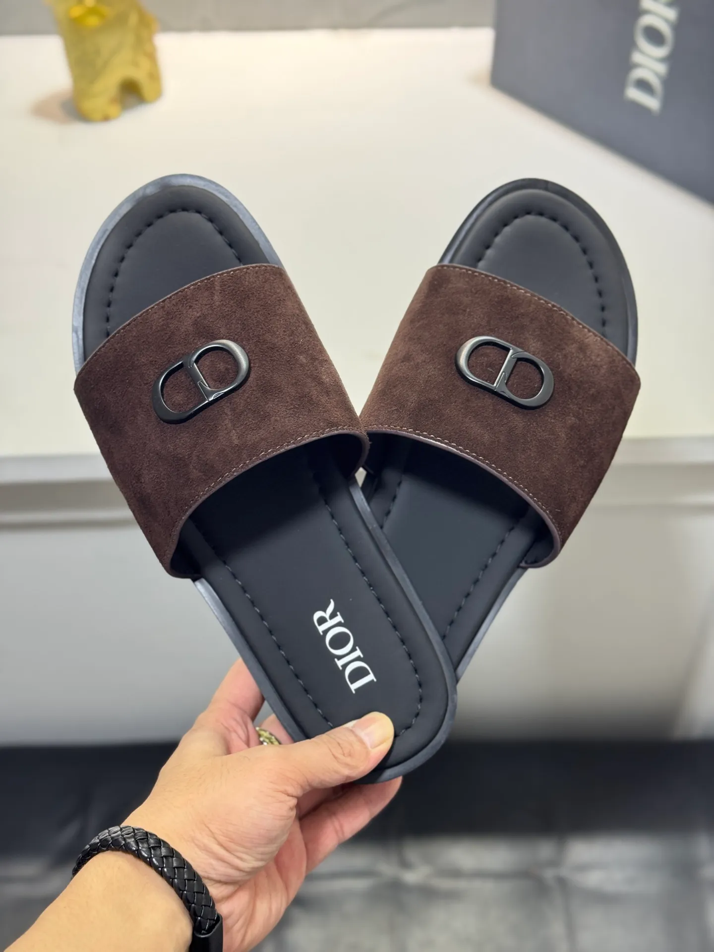 Men's men's shoes 💰320 [New style] 🦇🦇𝐂𝐡𝐫𝐢𝐬𝐭𝐢𝐚𝐧 𝐃𝐢𝐨𝐫 Dior slippers - the latest hot sandals, classic sandals, original replicas, super durable and versatile, cowhide leather with hardware accessories, very comfortable on the feet Look slim and white. Original molded outsole size: 38-44 (.45. Customized